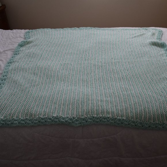 Hand knitted Green and White Baby Blanket - Picture 3 of 6